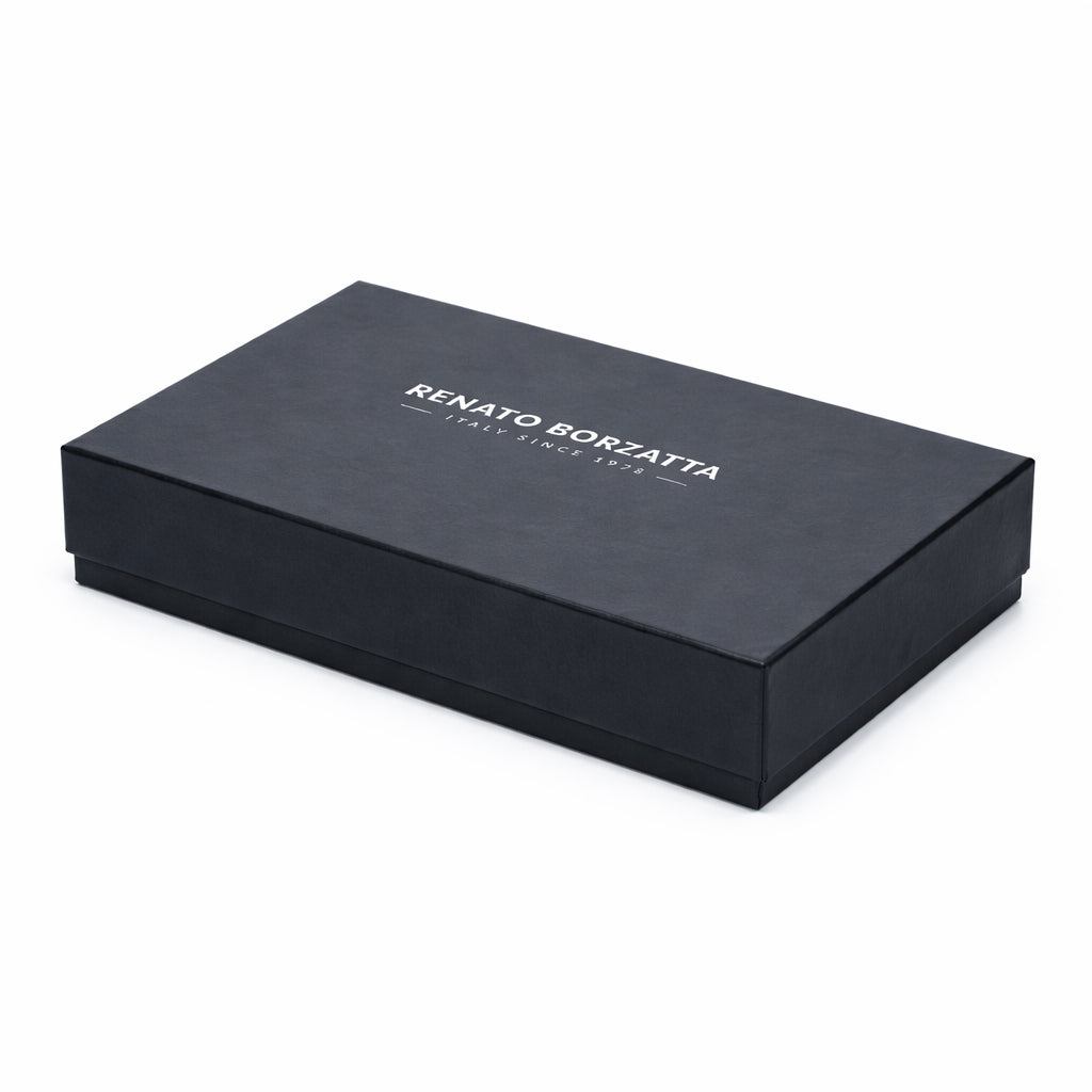 RB1084SBE | Women's zippered wallet made in Italy in smooth, matte genuine leather. Color: Fuchsia. Dimensions: 20 x 10 x 2.5 cm.